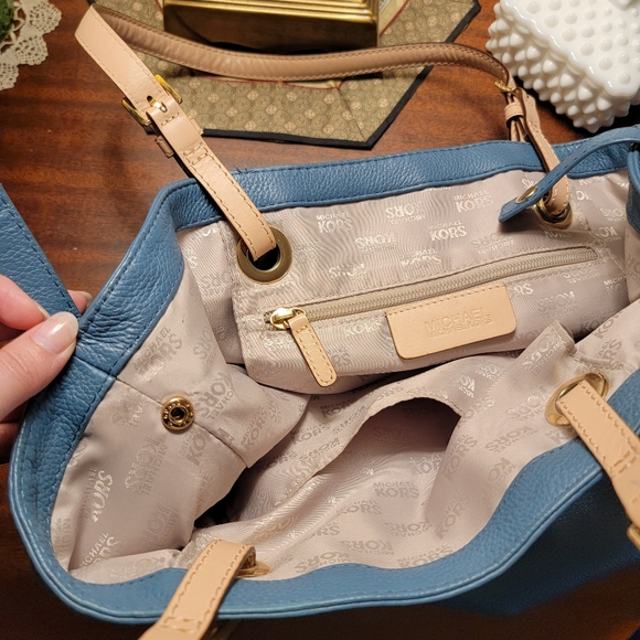 Michael Kors Jet Set Medium Tote Bag - Picture 7 of 10